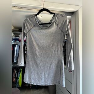 Lululemon 3/4 length sleeve shirt with cut out - size 4